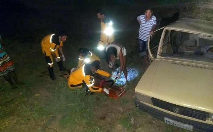 Quatro feridos em acidente envolvendo Strada e Gol na BA 120