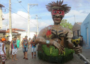 Concurso de Máscaras, Alegoria e Desfile de Baianas leva alegria e folia às ruas de Ichu