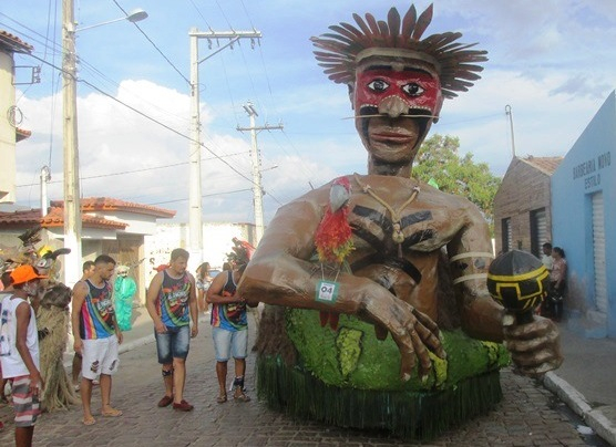 Concurso de Máscaras, Alegoria e Desfile de Baianas leva alegria e folia às ruas de Ichu