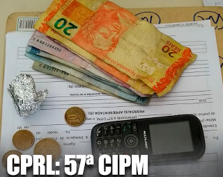 Vendedor ambulante é preso ao tentar vender drogas para policial