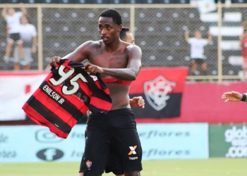 Com golaço do ‘meio da rua’ Vitória bate Bahia de Feira e segue na liderança do Baianão