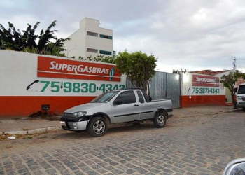 Bandido assalta distribuidora de gás e atira em funcionária na cidade de Euclides da Cunha