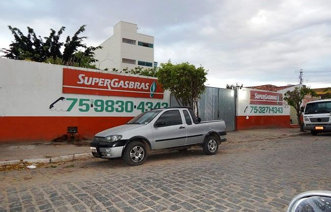 Bandido assalta distribuidora de gás e atira em funcionária na cidade de Euclides da Cunha