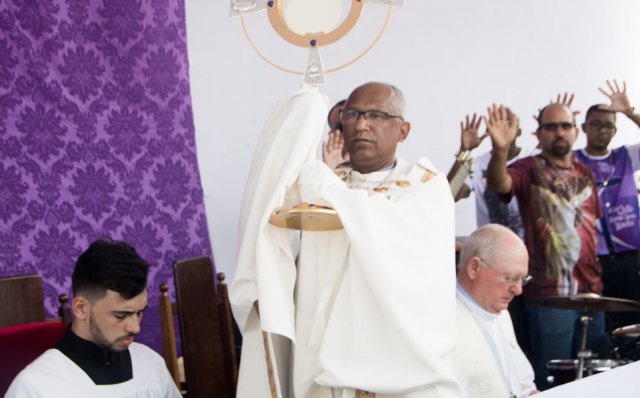 Milhares de fiéis pedem paz durante Caminhada do Perdão em Feira de Santana