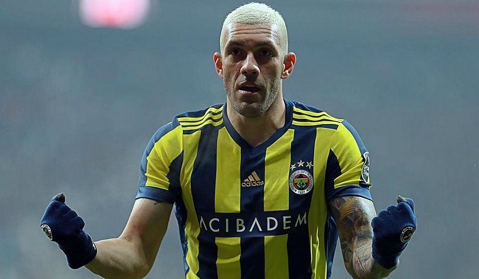 Fernandão é suspenso após fazer ‘dança de Vinícius’ na Turquia