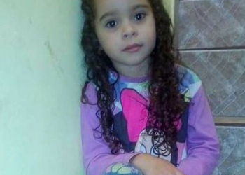 Menina de 7 anos morre após inalar desodorante em desafio da internet