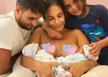 ‘Elas crescem felizes e alimentadas’, diz Ivete em foto amamentando; veja
