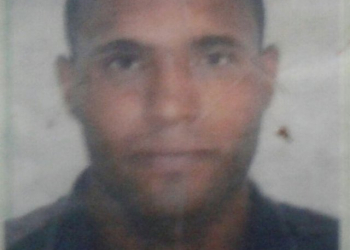 Jovem morre após choque elétrico ao tentar consertar lâmpada em poste