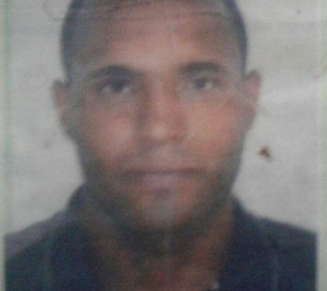 Jovem morre após choque elétrico ao tentar consertar lâmpada em poste