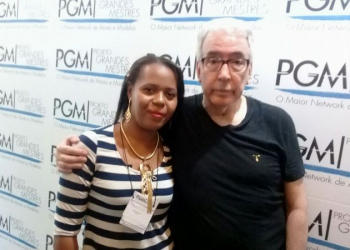 Moradora de Santaluz que escreve romances de novela dar o primeiro grande passo de um sonho ao encontrar com escritores famosos em SP