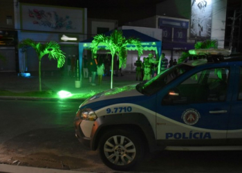 Adolescente é morto a tiros e outro é baleado durante evento em praça de Vitória da Conquista, na Bahia