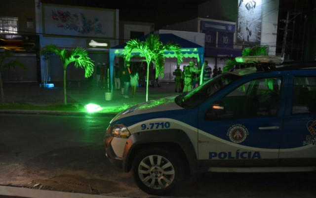 Adolescente é morto a tiros e outro é baleado durante evento em praça de Vitória da Conquista, na Bahia