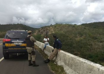 Homem é preso ao tentar se jogar de ponte, após suspeita de matar a companheira no recôncavo baiano
