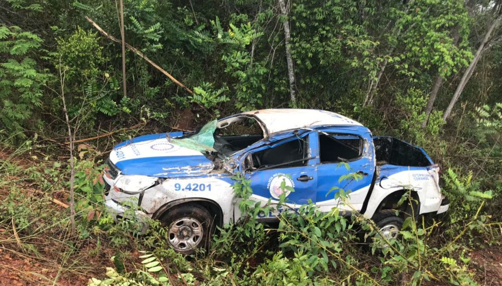 PMs ficam feridos após batida entre viatura e caminhão na Chapada Diamantina