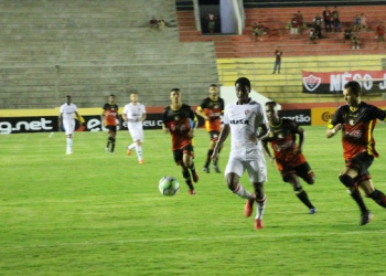 Em alta, Denilson marca dois contra o Globo e Vitória avança na Copa do Brasil