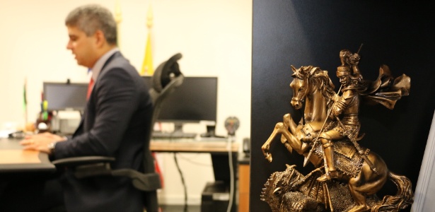 Secretário de Segurança da Bahia defende legalizar maconha para ‘quebrar’ o tráfico