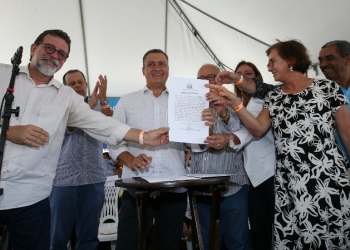 Deputada Neusa comemora Fábrica Escola do Couro e projetos de infraestrutura em Ipirá