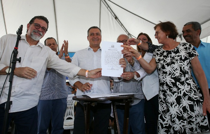 Deputada Neusa comemora Fábrica Escola do Couro e projetos de infraestrutura em Ipirá