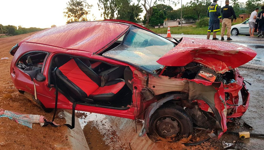 Mulher e neta de cinco anos morrem em acidente na BR 101. Carro seguia de Aracaju para Várzea do Poço