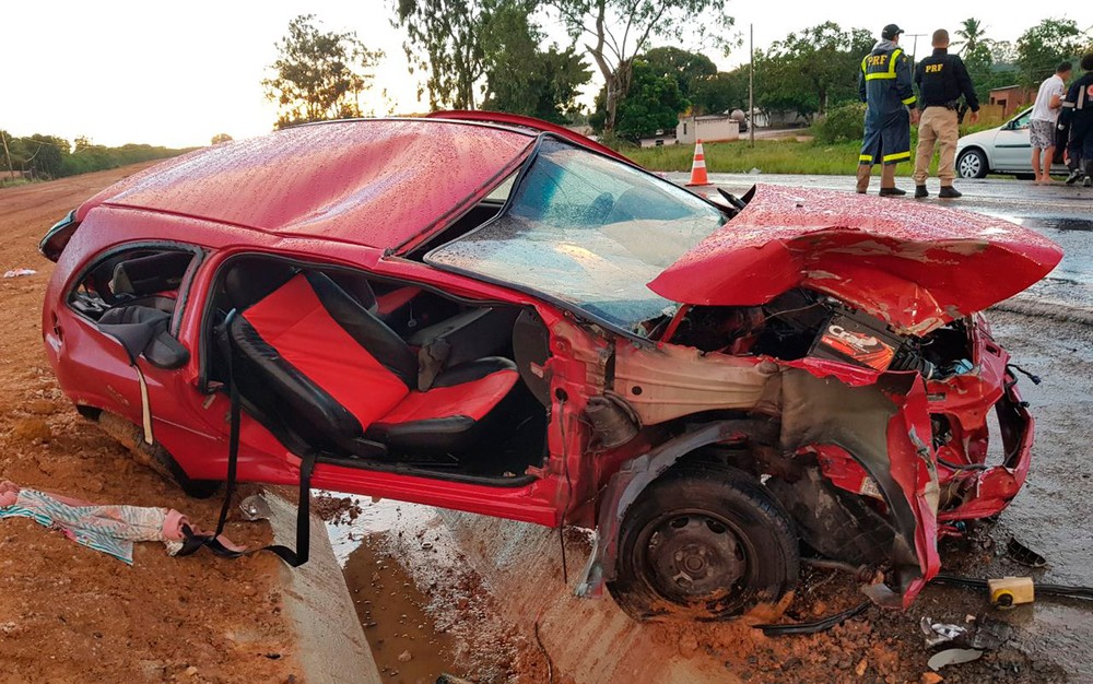 Mulher e neta de cinco anos morrem em acidente na BR 101. Carro seguia de Aracaju para Várzea do Poço