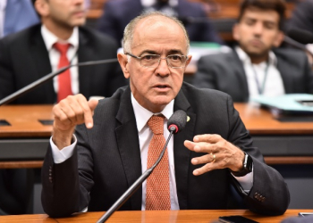 Aleluia entra com medida para suspender curso para renovar carteira de motorista