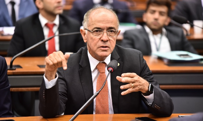Aleluia entra com medida para suspender curso para renovar carteira de motorista