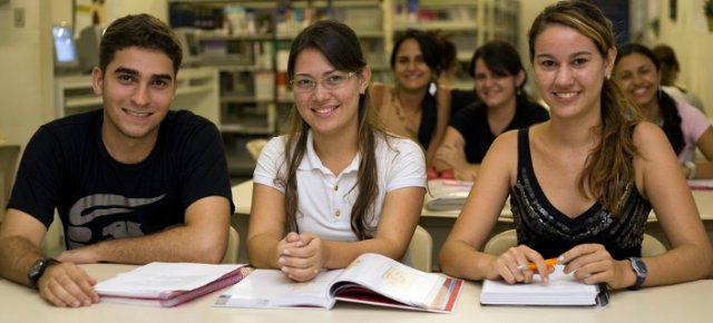 Estudantes pré-selecionados tem até quinta para concluírem inscrição no Fies