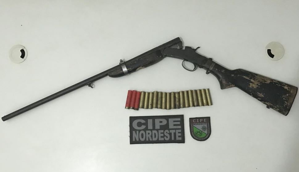 Cipe Nordeste encontra arma e munições em bagageiro de ônibus