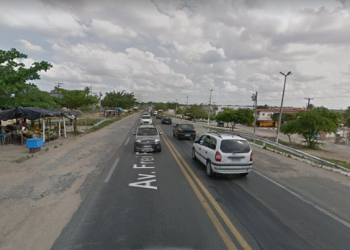 Pacientes que saíram em micro-ônibus de Santaluz para Salvador são assaltados na BR 116