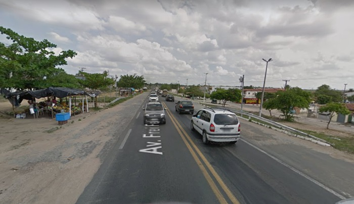 Pacientes que saíram em micro-ônibus de Santaluz para Salvador são assaltados na BR 116