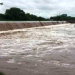 Barragem transborda e população ribeirinha teme um novo alagamento em Riachão do Jacuípe