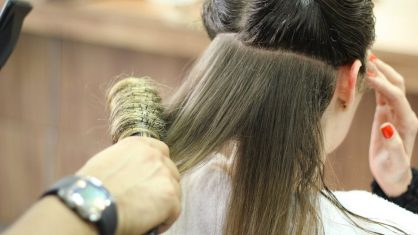 Quatro marcas de alisantes de cabelo são proibidos pela Anvisa