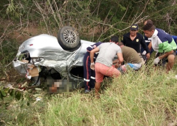 Uma pessoa morre e três ficam feridas em acidente na BR 407