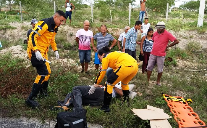 Dois homens ficam feridos em colisão envolvendo motocicletas
