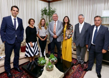 Promotora Rita Tourinho é recebida por Angelo Coronel em visita à Assembleia Legislativa da Bahia