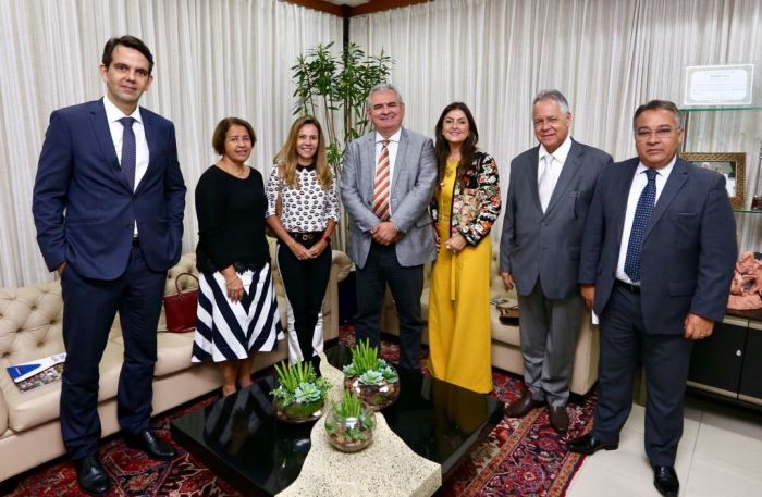 Promotora Rita Tourinho é recebida por Angelo Coronel em visita à Assembleia Legislativa da Bahia