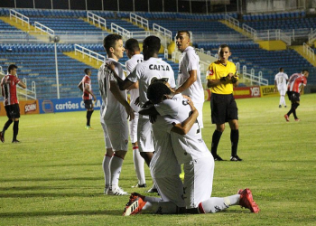 Copa do Nordeste: Vitória supera apagão e goleia o Ferroviário no Ceará