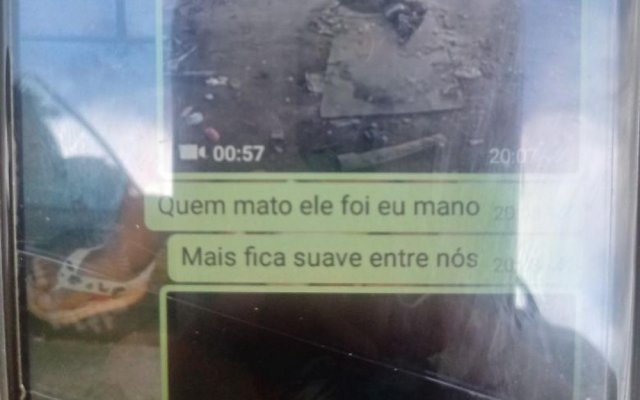 Homem tenta fugir de bloqueio e polícia descobre conversa de WhatsApp com confissão de homicídio