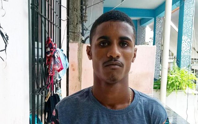 Homem tenta fugir de bloqueio e polícia descobre conversa de WhatsApp com confissão de homicídio