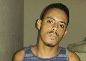 Coité – Suspeito de matar companheira no bairro Sonho Meu se apresenta com advogada a Delegacia e fica preso