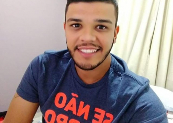 Jovem morre após acidente entre moto e caminhão em Feira de Santana