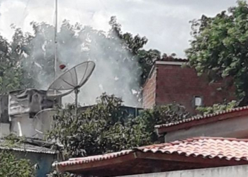 Presos queimam colchões durante rebelião na Delegacia de Valente