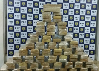 Homem é preso com 100 kg de crack em fundo falso de carro na BA; esta é a maior apreensão da droga no estado, neste ano