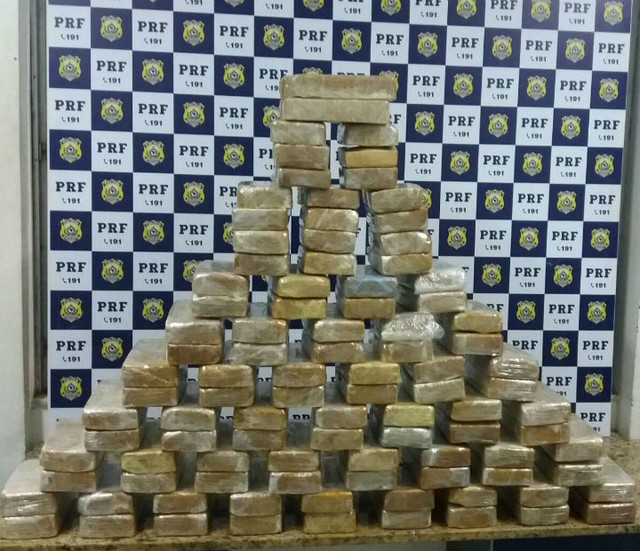 Homem é preso com 100 kg de crack em fundo falso de carro na BA; esta é a maior apreensão da droga no estado, neste ano