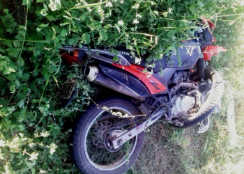 Homem tem cabeça e perna decepadas em acidente de moto