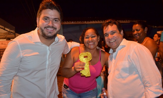 São Domingos – Prefeito Izaque Júnior inaugura novo conjunto habitacional com 40 casas