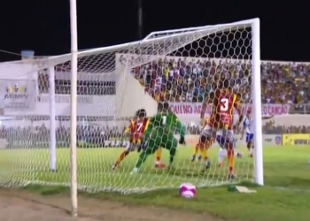 Juazeirense e Bahia empatam sem gols no primeiro jogo da semifinal do Baiano