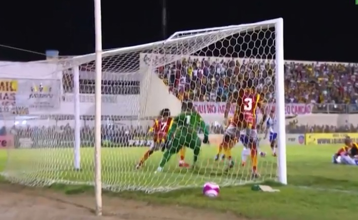 Juazeirense e Bahia empatam sem gols no primeiro jogo da semifinal do Baiano