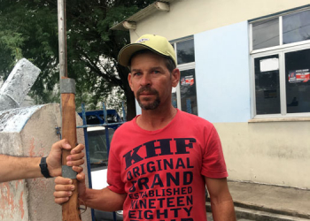 Homem flagra traição e dá tiro de espingarda em esposa e amiga dela