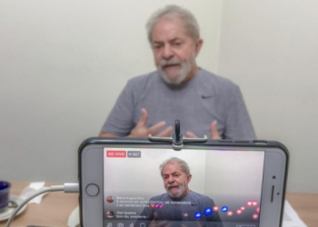Sou um inocente condenado e perseguido, afirma Lula
